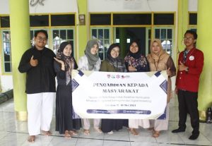 PENGABDIAN KEPADA MASYARAKAT PELATIHAN PEMBUATAN MINUMAN FUNGSIONAL KOMBUCHA DAN DIGITAL MARKETING OLEH DOSEN TEKNOLOGI PANGAN